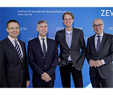 The ZEW Board of Directors with Professor Konrad (second from left) and Professor Ockenfels (second from right)." 
