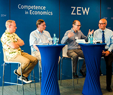 The panellists (from left to right): Steven Tadelis, Hal Varian, moderator Martin Peitz and ZEW President Achim Wambach.