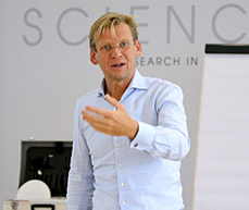 Prof. Dr. Piet Eichholtz beim Keynote-Vortrag. 