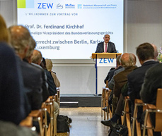 Ferdinand Kirchhof, früherer Vizepräsident des Bundesverfassungsgerichts, spricht am ZEW zum europäischen Steuerrecht. 