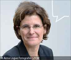 Prof. Dr. Irene Bertschek leitet am ZEW den Forschungsbereich „Digitale Ökonomie“ und ist Mitglied der Expertenkommission Forschung und Innovation (EFI) der Bundesregierung.