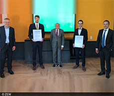 Preisträger und Jury-Mitglieder: Carsten Müller, Dr. Martin Lange, Prof. Dr. Dr. h.c. mult. Wolfgang Franz, Ralf Landeck, Thomas Kohl (von links).