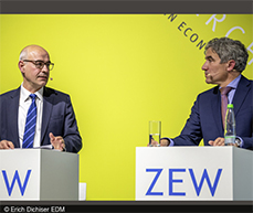 Prof. Dr. Stephan Harbarth (rechts im Bild) sprach am ZEW Mannheim über den Beschluss des Bundesverfassungsgerichts zum Klimaschutzgesetz und seine weitreichenden Folgen
