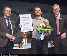 In 2021, the Volksbank Weinheim Stiftung and ZEW Mannheim presented the “Future of the Working World” research award for the ninth time. (v.l.n.r. ZEW Managing Director Professor Thomas Kohl, award winner Dr. Jan Kinne and Carsten Müller, pokesman of the board of Volksbank Kurpfalz)