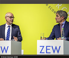 Professor Stephan Harbarth (right) spoke at ZEW Mannheim about the decision of the Federal Constitutional Court on the Climate Change Act and its far-reaching consequences.